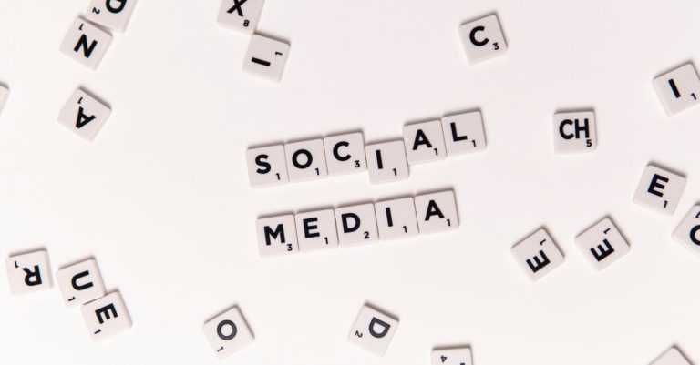 découvrez comment augmenter l'engagement sur les réseaux sociaux grâce à des stratégies efficaces pour attirer et fidéliser votre audience.