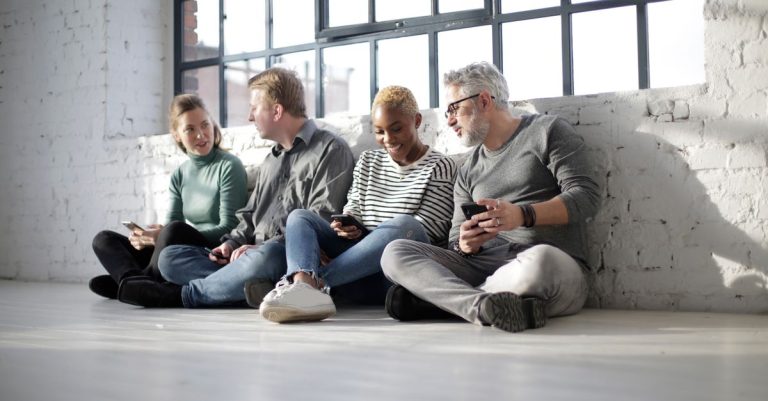 renforcez votre présence sociale en ligne grâce à des stratégies efficaces pour engager votre audience et accroître votre visibilité sur les réseaux sociaux.
