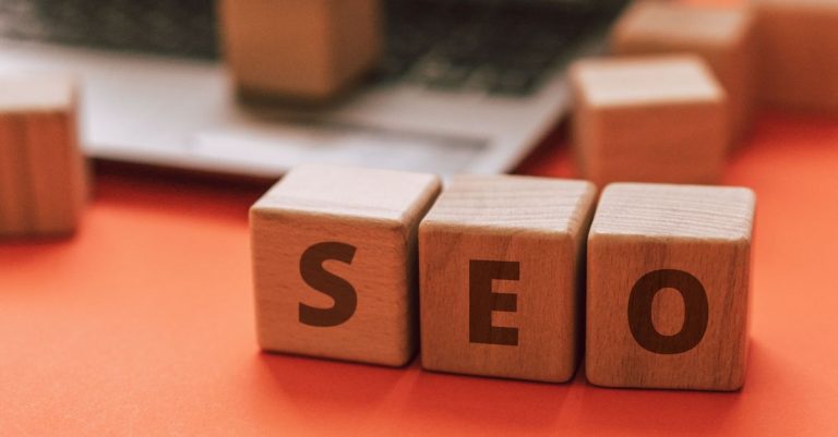optimisez votre stratégie de contenu pour engager votre audience, améliorer votre visibilité en ligne et augmenter votre retour sur investissement.
