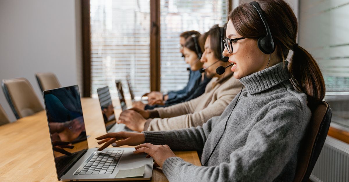 améliorez la communication avec vos clients grâce à des stratégies efficaces et des outils adaptés pour renforcer la satisfaction et la fidélisation.