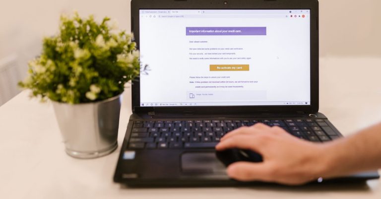 découvrez comment valider efficacement les adresses email pour garantir la qualité de vos données et améliorer la communication avec vos utilisateurs.