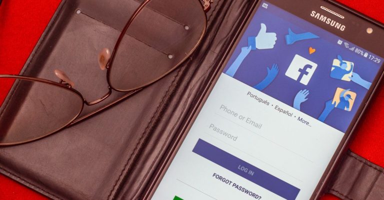 découvrez des idées créatives et des conseils pour créer une photo de couverture facebook attrayante qui reflète votre personnalité ou votre marque.