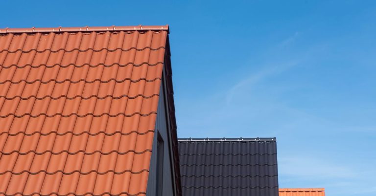 découvrez notre site dédié à la toiture : conseils, services et solutions pour l'entretien, la réparation et l'installation de toitures de qualité.