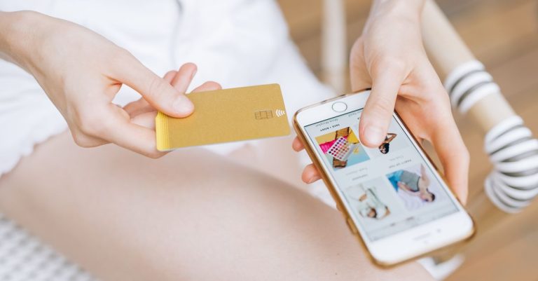 apprenez comment ajouter une carte de fidélité sur votre iphone facilement pour ne jamais oublier vos avantages et réductions en magasin.
