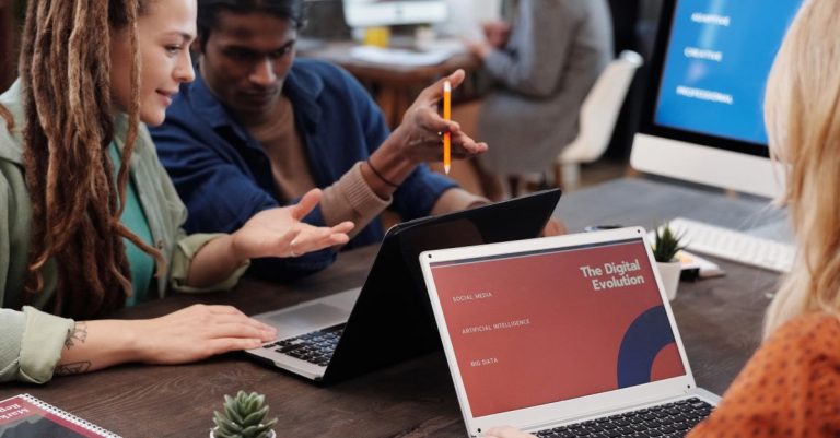 découvrez comment choisir la meilleure agence digitale pour optimiser votre présence en ligne et atteindre vos objectifs marketing efficacement.