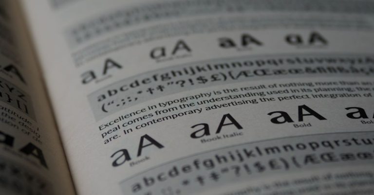 personnalisez vos polices de manière simple et efficace pour un design unique et adapté à votre style.